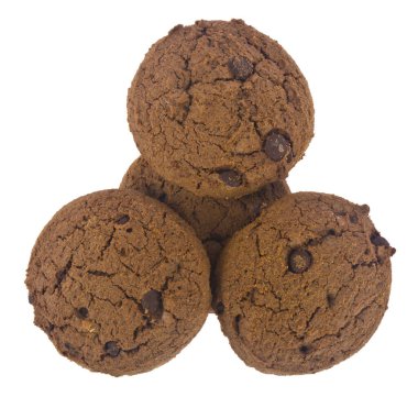 Beyaz arka planda izole edilmiş çikolatalı kurabiyeler..