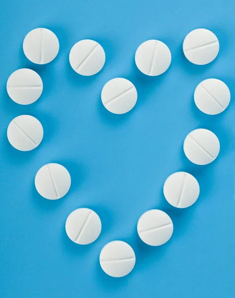 Witte Tabletten Een Blauwe Achtergrond Close — Stockfoto