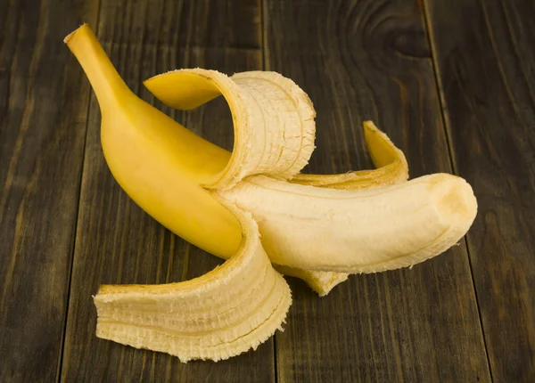 Plátanos Sobre Fondo Madera — Foto de Stock
