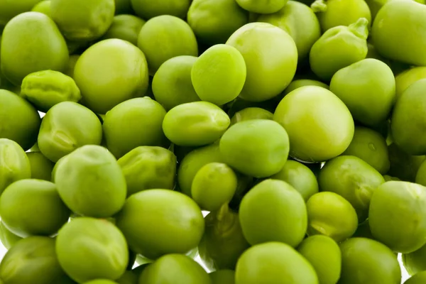 绿豆与白背景紧密相连健康素食概念 — 图库照片