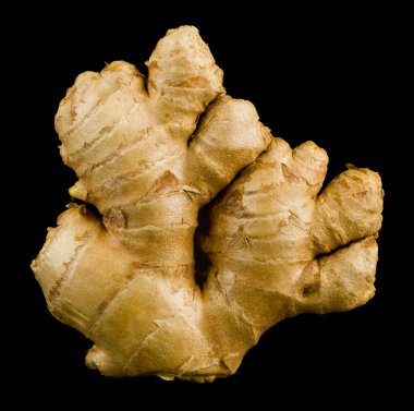 Ginger siyah arka planda yakın planda izole edildi. Tam odaklanma. Makro.