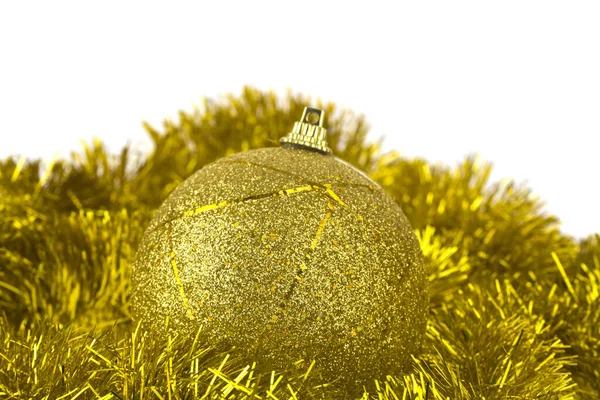 Gouden Geel Pluizig Decor Een Bal Voor Nieuwjaar Kerstvakantie Geïsoleerd — Stockfoto