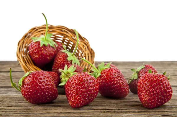 Erdbeere auf Holz — Stockfoto