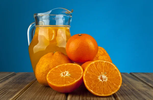 Orangen und Saft — Stockfoto