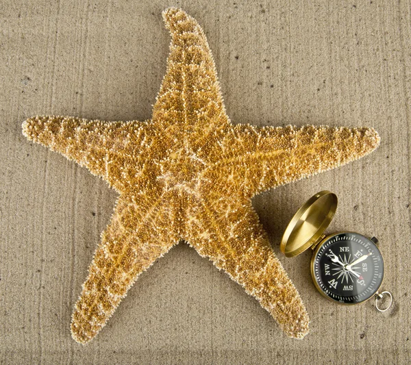 Starfish and compass — Stock Photo, Image