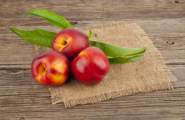 Ripen peaches — Stock Photo, Image