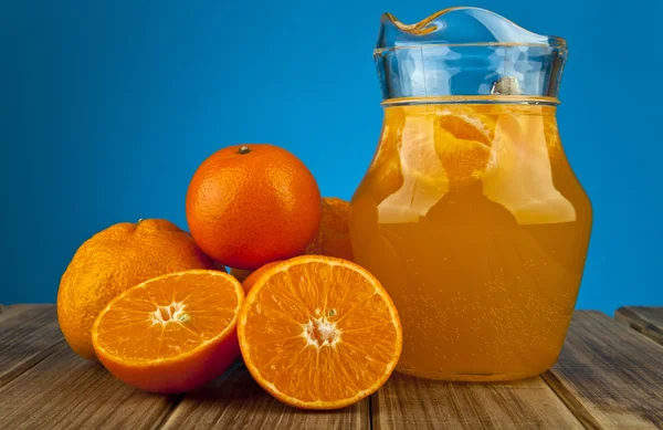 Orangen und Saft — Stockfoto