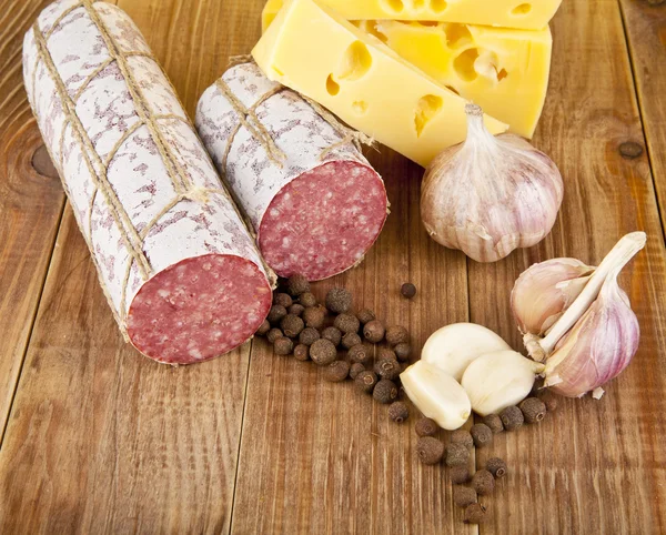 Salame, knoflook en kaas — Stockfoto