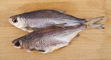 iki kurutulmuş balık