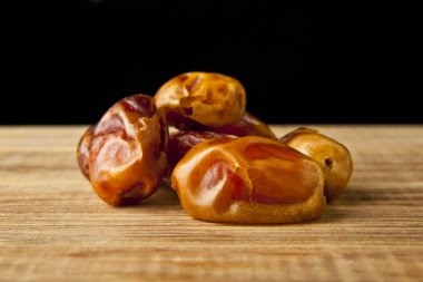 ahşap üzerine kuru tarihler