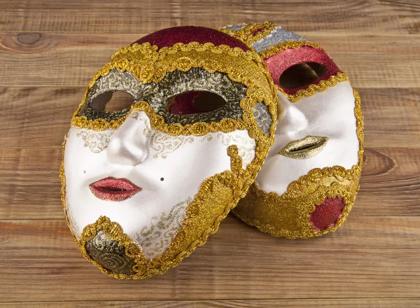Máscaras de carnaval sobre madera —  Fotos de Stock