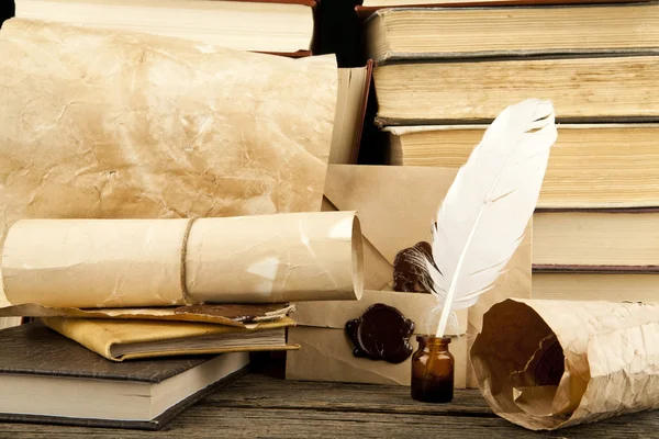 Old books an paper scrolls — Stock Photo, Image