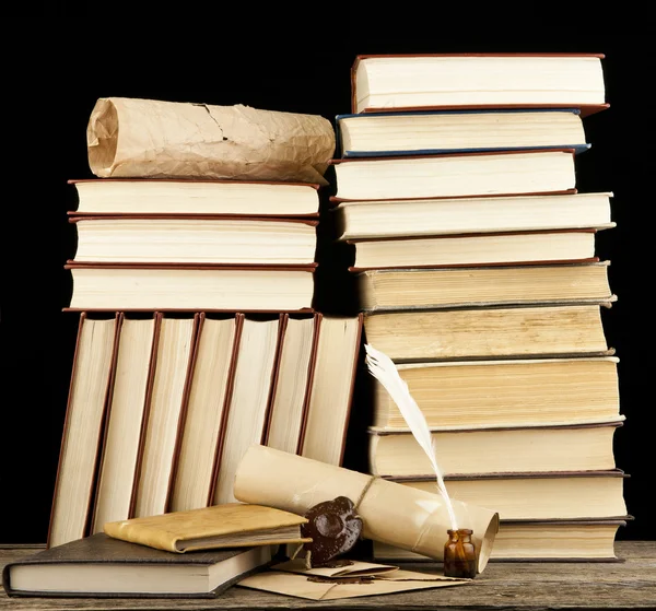 Oude boeken een papier schuift — Stockfoto
