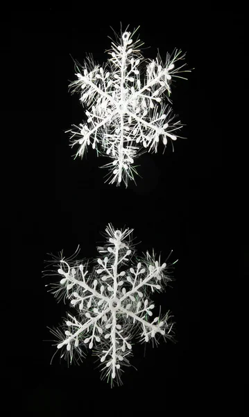 Duas decorações de flocos de neve — Fotografia de Stock