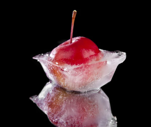 Single frozen apple — Stock Photo, Image