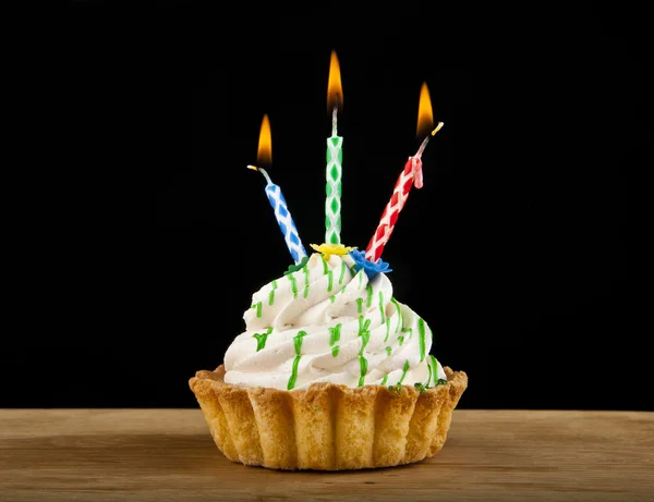 Kuchen mit drei Kerzen — Stockfoto
