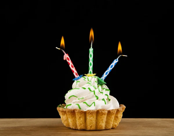 Pastel de cumpleaños con velas — Foto de Stock