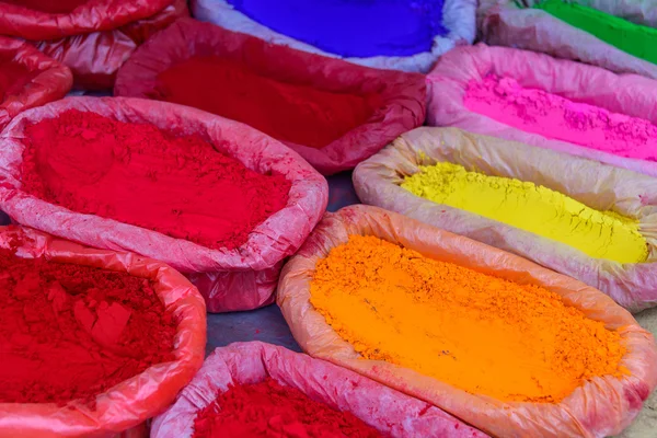 Красочные порошки Катманду — стоковое фото