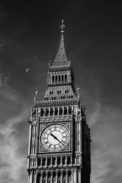 Věž s hodinami v Londýně, Velká Británie — Stock fotografie