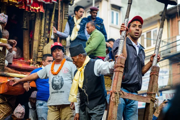 Carro de lluvia Procesión de Rato Machhindranath en Patan, Nepal —  Fotos de Stock