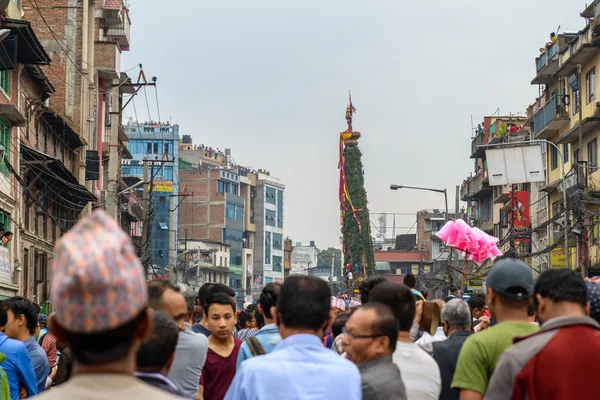 Strijdwagen van het regen Rato Machhindranath processie in Patan, Nepal — Stockfoto