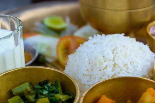 Traditionell nepalesisk thali — Stockfoto