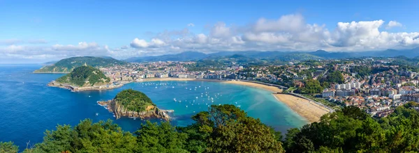 Panorámás kilátás nyílik San Sebastian, Spanyolország — Stock Fotó