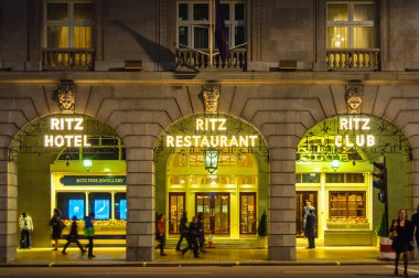 Londra'da gece Ritz otel