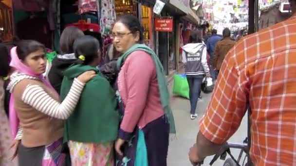 Rikscha-Fahrt in Kathmandu, Nepal — Stockvideo