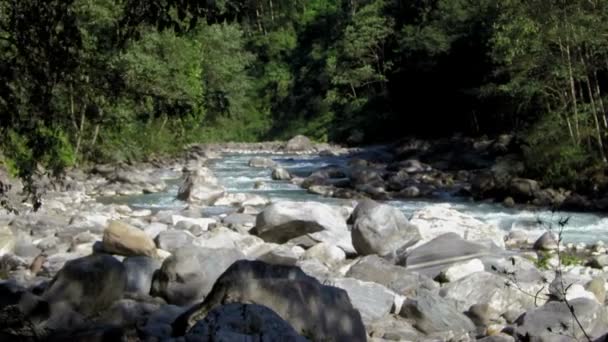 Torrent i Nepal — Stockvideo