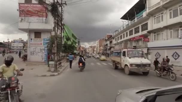 Scooter rijden in Patan, Nepal — Stockvideo
