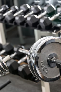 dumbbells bir spor salonu