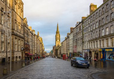 Royal Mile Edinburgh gün batımında