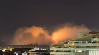 Anglet Chiberta Ormanı yangın zamanı. Bayonne, Fransa 'da görüldüğü gibi..