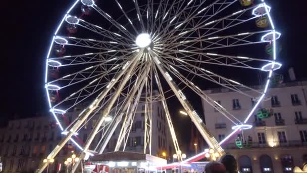 La noria de noche en Bayona, Francia — Vídeos de Stock