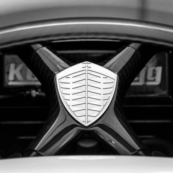 Koenigsegg логотип в чорно-білому — стокове фото