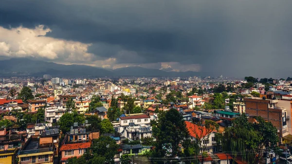 Temné mraky nad Patanem a Káthmándú, Nepál — Stock fotografie