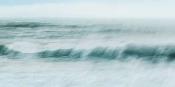 Okyanus dalgasının kasıtlı kamera hareketi — Stok fotoğraf