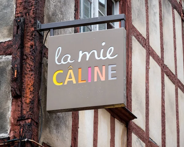 La Mie Caline sign in Bayonne, France — Stock Photo, Image