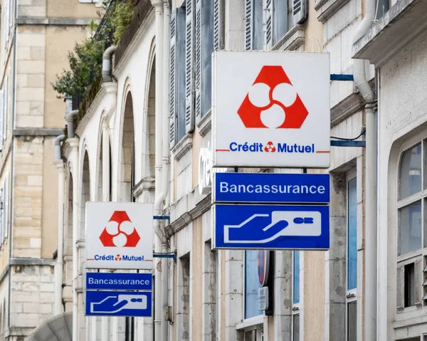Credit Mutuel sign in Bayonne, França — Fotografia de Stock