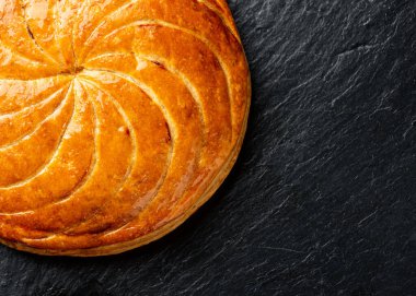 Siyah tahtadaki Galette des Rois