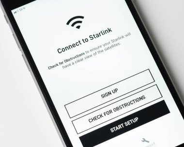 Apple iPhone ekranında Starlink uygulaması