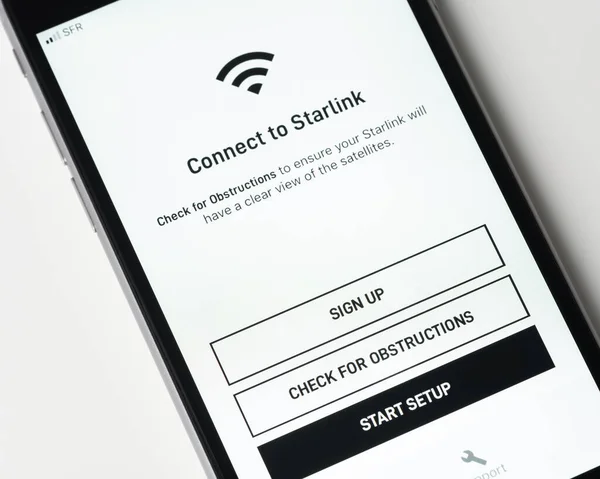 Apple iPhone ekranında Starlink uygulaması