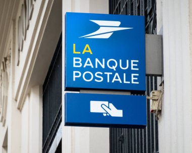 Bayonne, Fransa 'da La Banque Postale tabelası