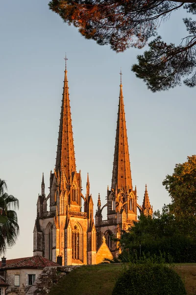 Catedral de Bayona al atardecer, Francia — Foto de Stock