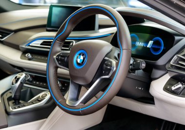 BMW i8 gösterge paneli