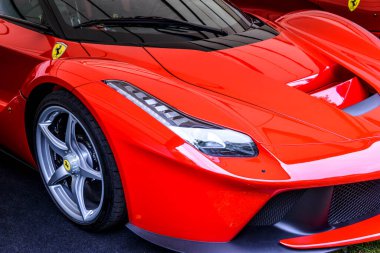 Kırmızı Ferrari La Ferrari detayı vuruldu