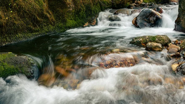 자세 한 강의 흐름 촬영 — 스톡 사진
