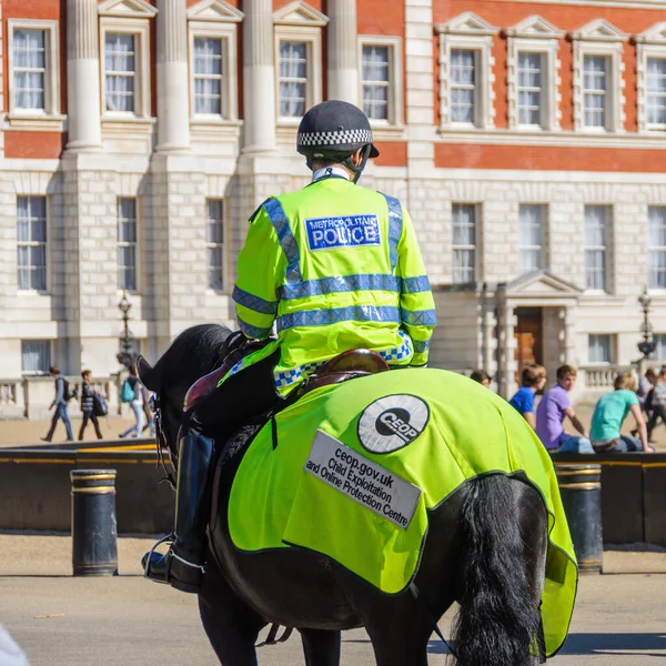 Montado policial em Londres, Inglaterra, Reino Unido — Fotografia de Stock