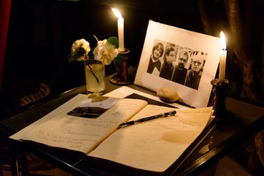 Paris terörist attac kurbanlarına haraç toplama